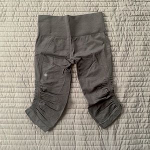 Lululemon capris (knee length) grey -size 4 or 6